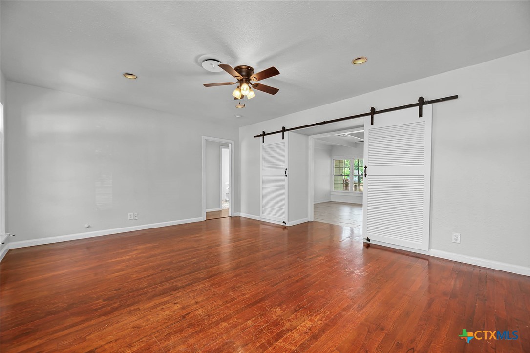 1031 E Walnut Street