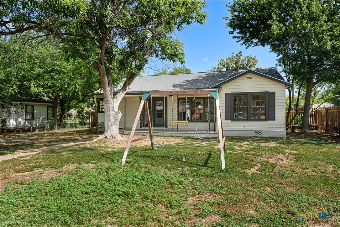 1031 E Walnut Street