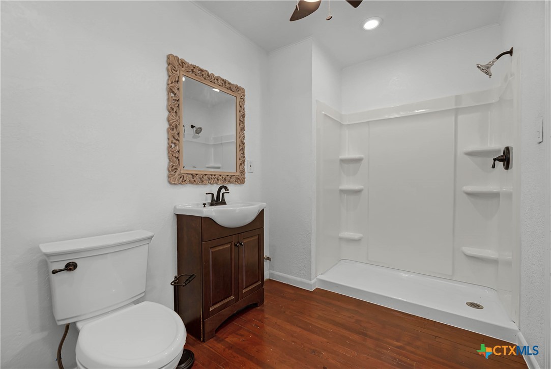 1031 E Walnut Street