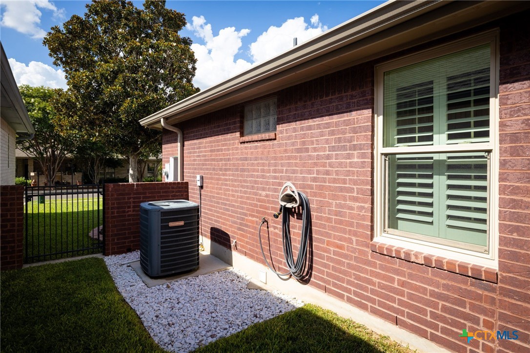 1567 Goldensage Drive