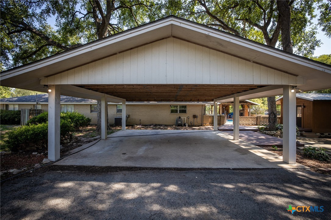 555 Southwind Loop