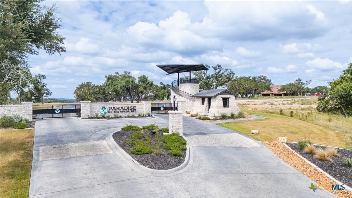 1622 Paradise Parkway