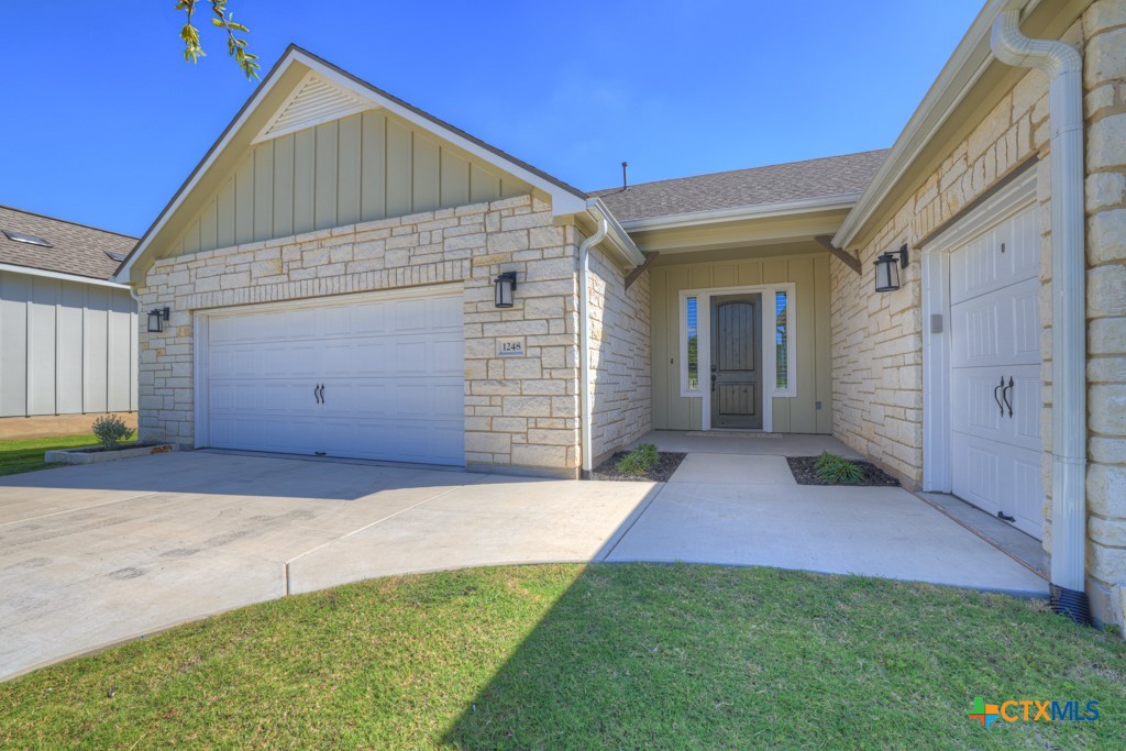 1248 Dancing Oak Lane