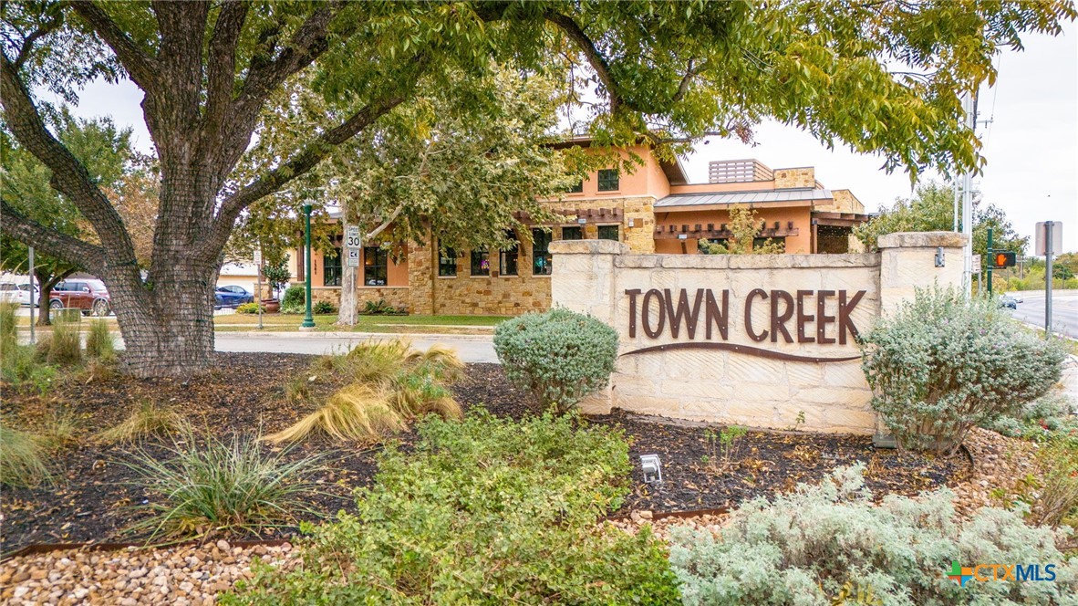 653 Center Green