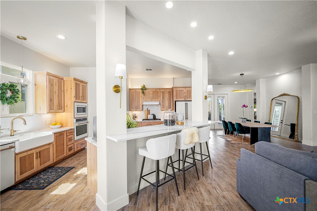 727 Mission Trail