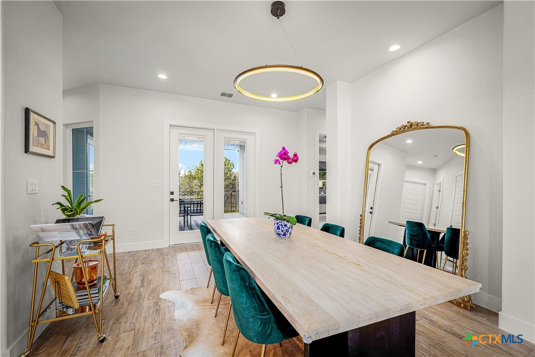 727 Mission Trail