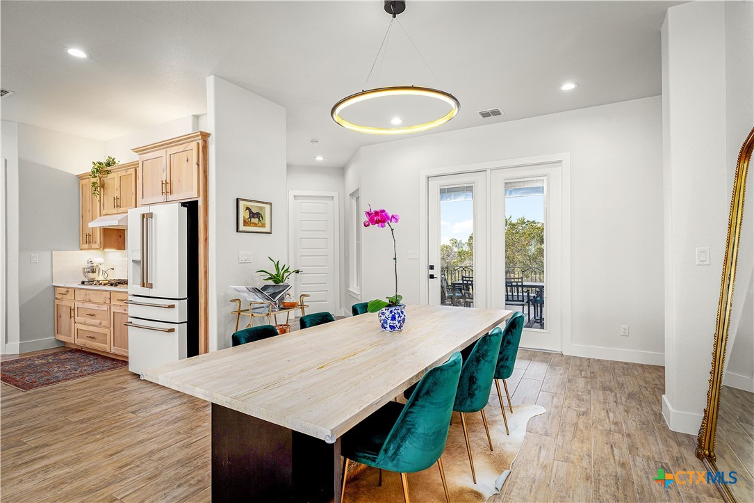 727 Mission Trail