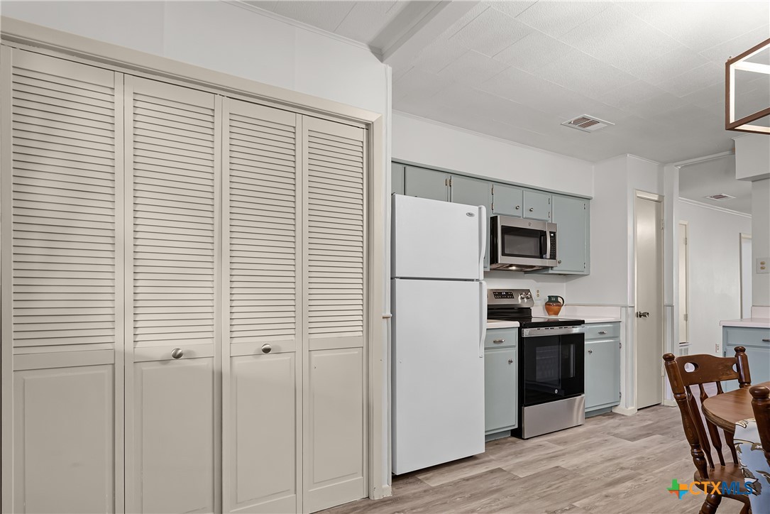 1051 Country Club Drive 30