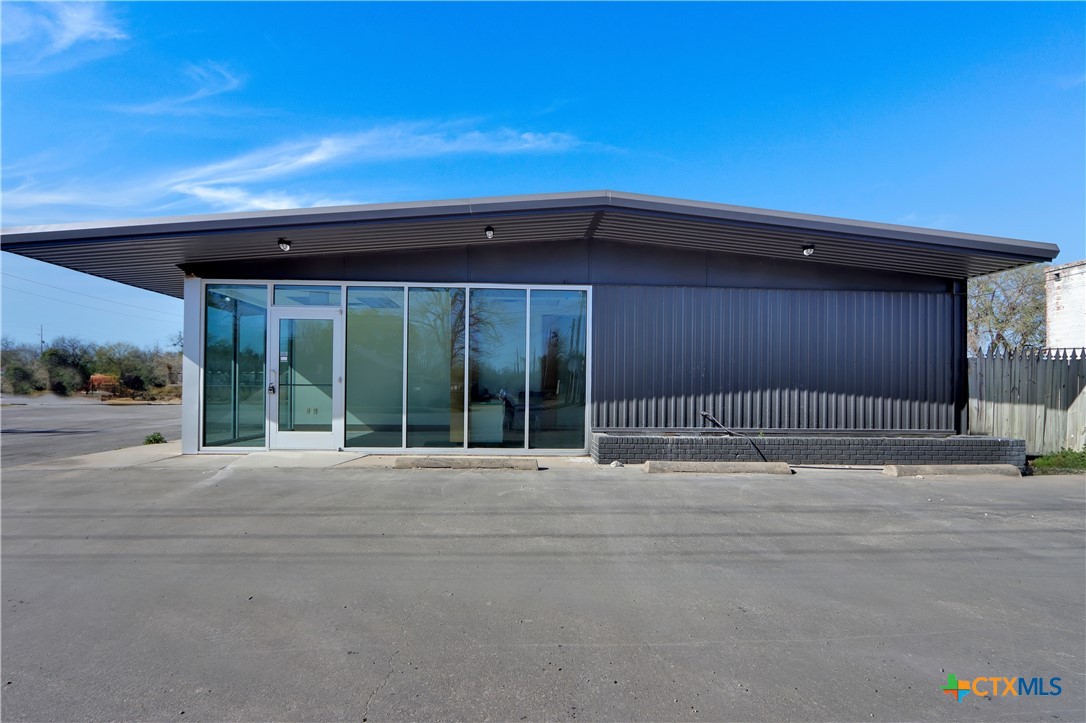 404 W Kingsbury Street