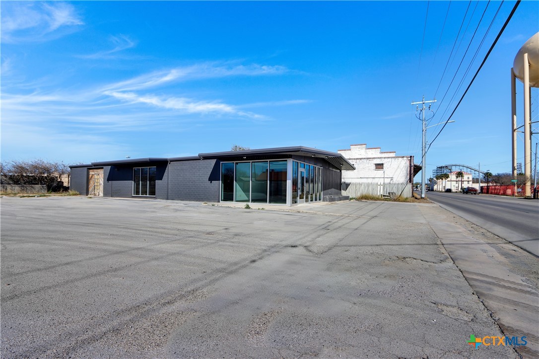 404 W Kingsbury Street