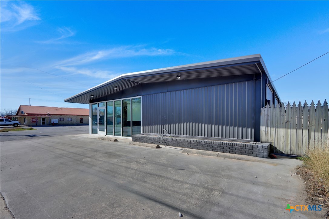 404 W Kingsbury Street