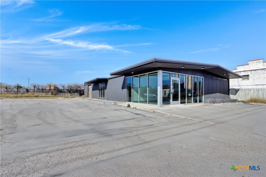 404 W Kingsbury Street