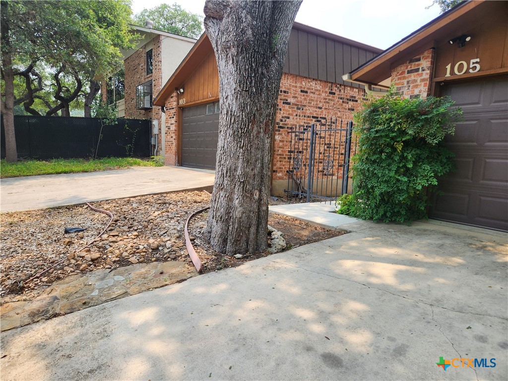 105 E Tanglewood Drive