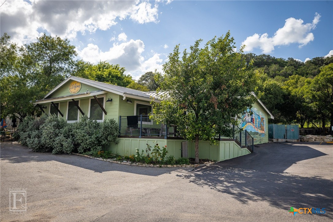 851 River Cliff Drive