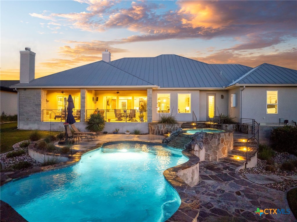 371 River Cliff Place