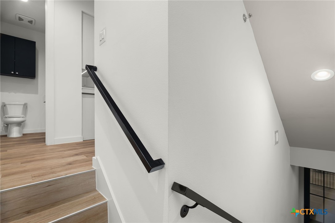 1208 N Academy Avenue 3203