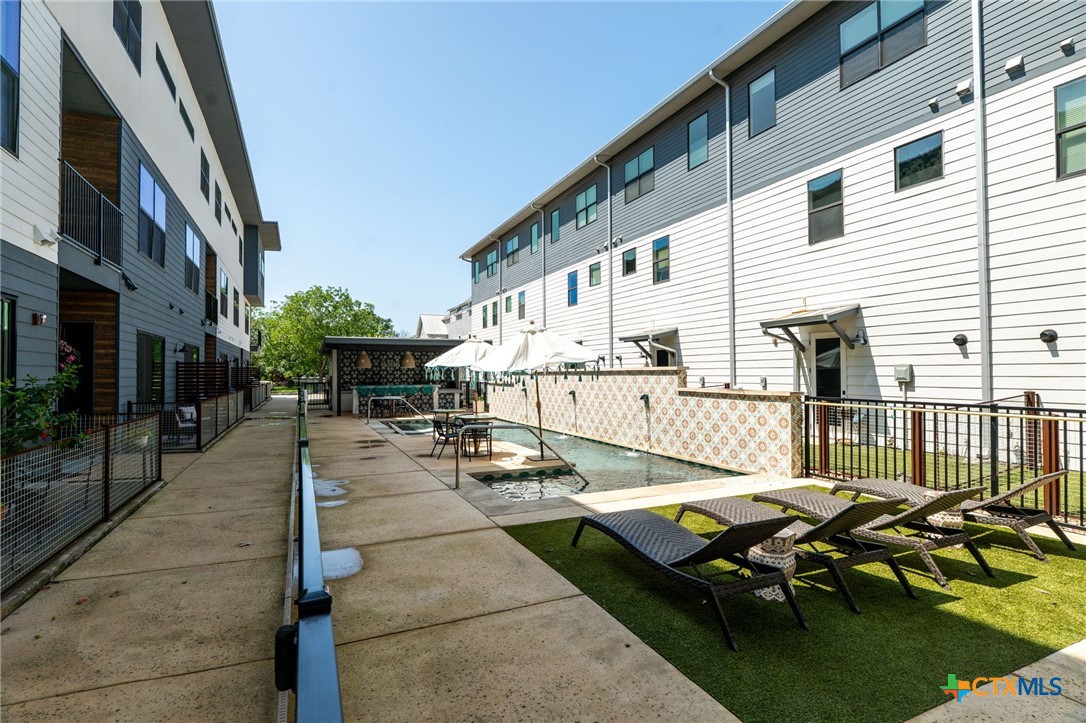 1208 N Academy Avenue 3203