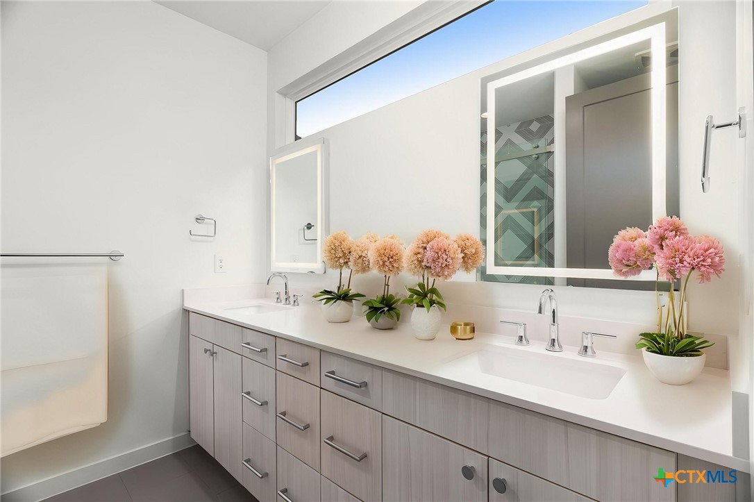 1208 N Academy Avenue 3203