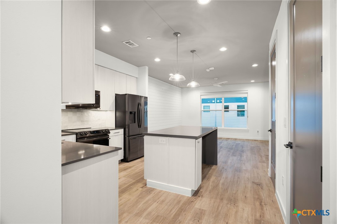 1208 N Academy Avenue 3203