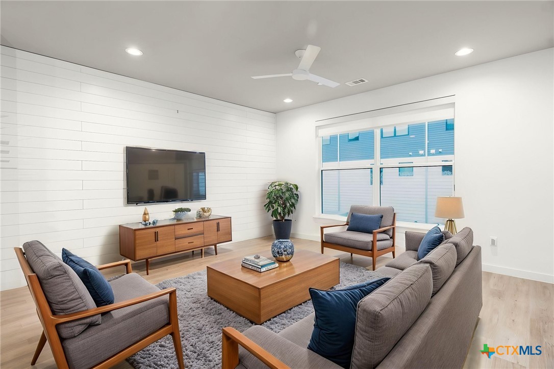 1208 N Academy Avenue 3203