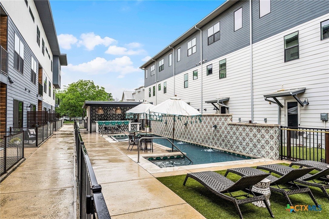 1208 N Academy Avenue 3203