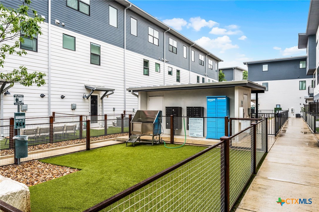 1208 N Academy Avenue 3203