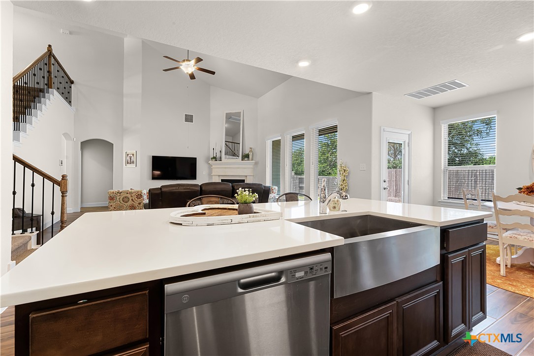 2143 Meadow Way Street