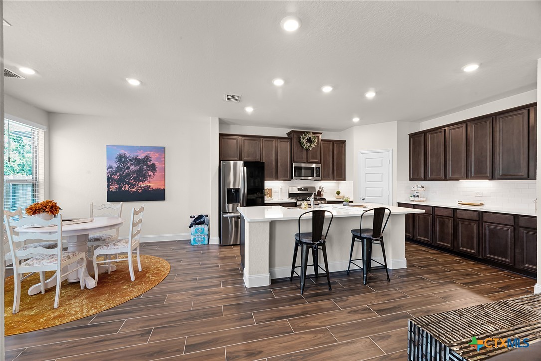 2143 Meadow Way Street