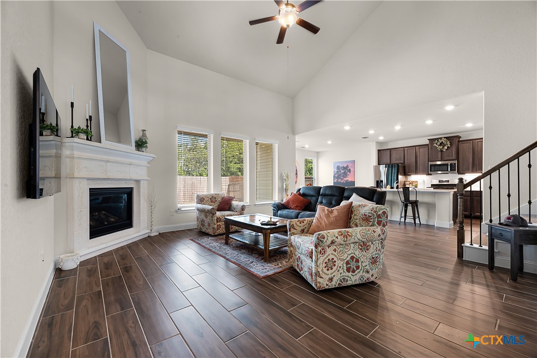 2143 Meadow Way Street