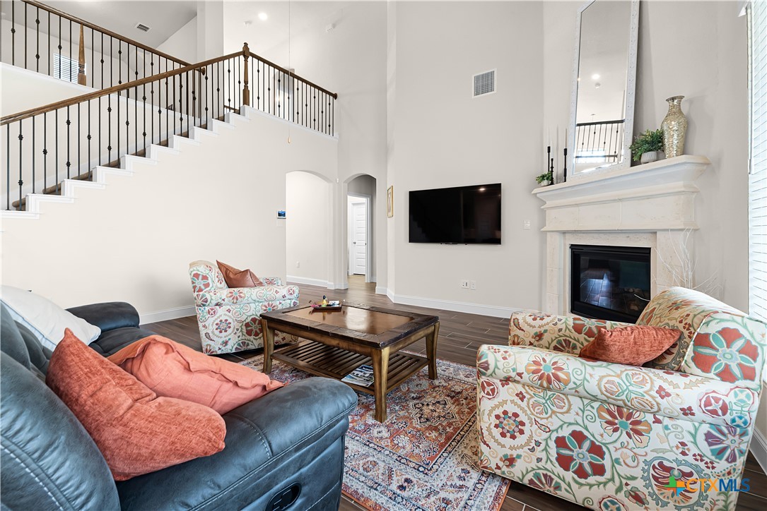 2143 Meadow Way Street