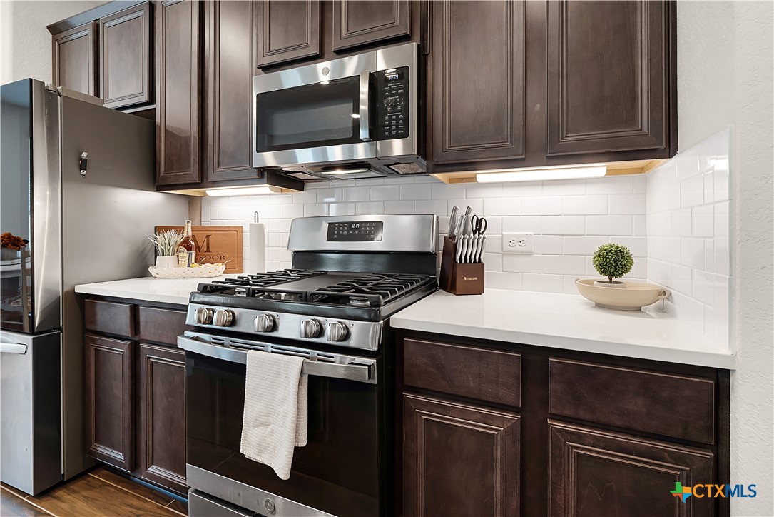 2143 Meadow Way Street