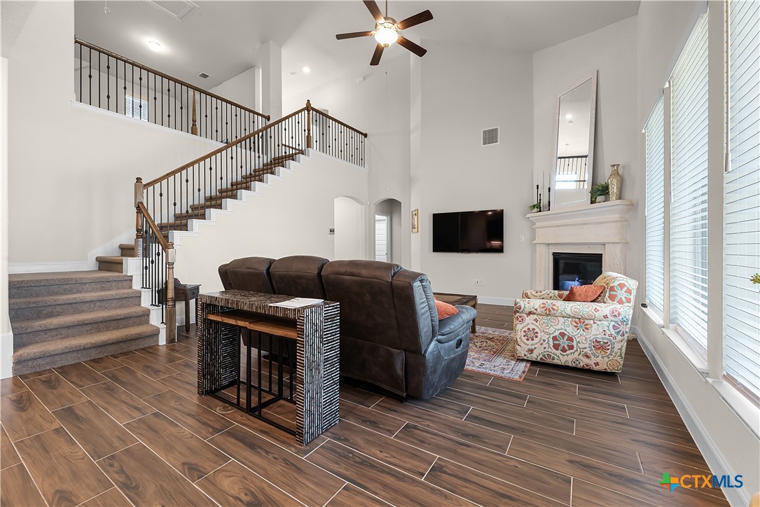 2143 Meadow Way Street