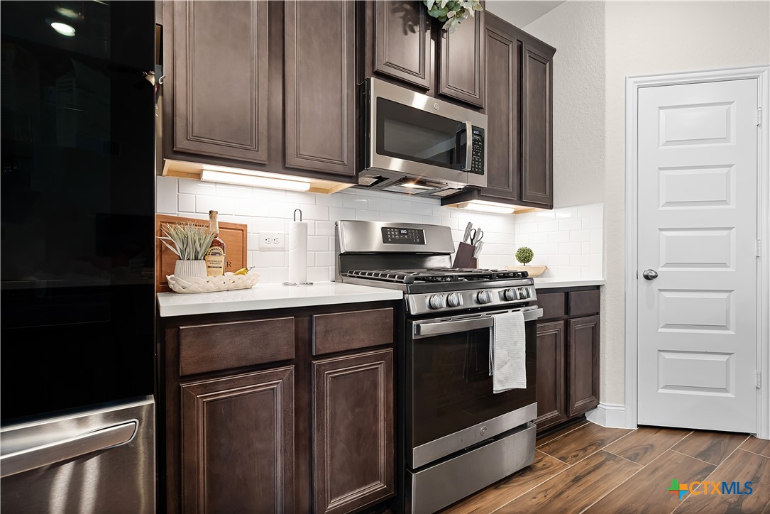 2143 Meadow Way Street