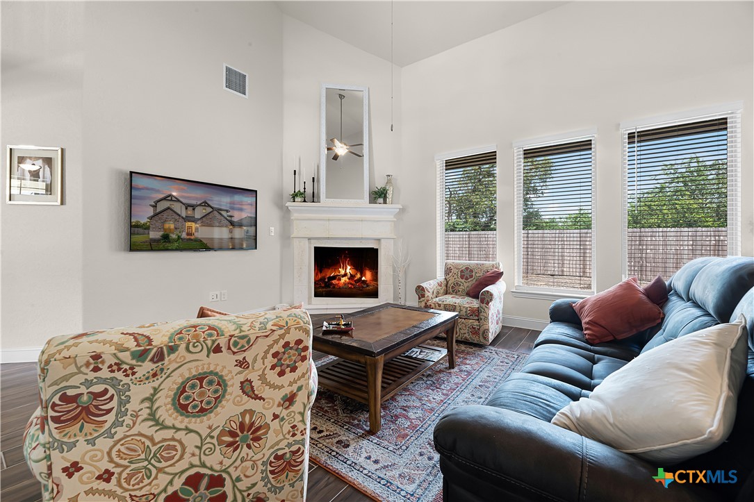 2143 Meadow Way Street