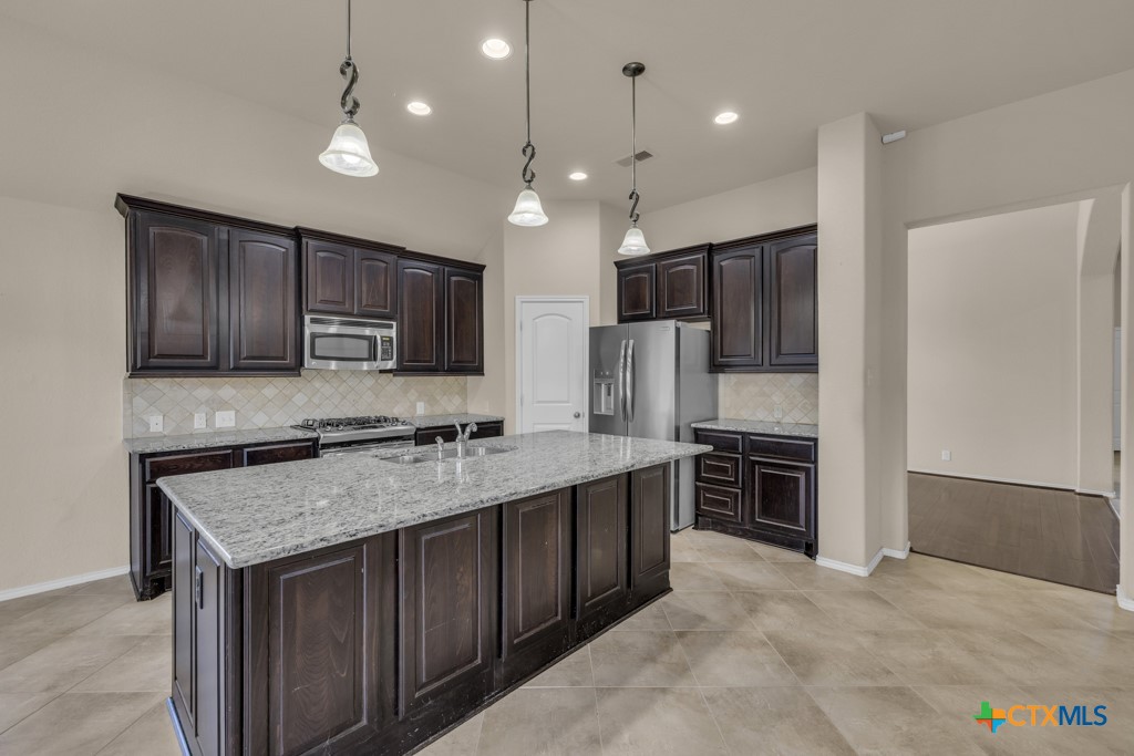 556 Oak Cascade