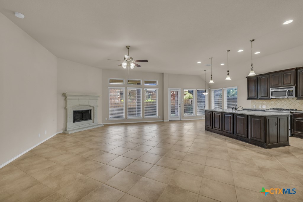 556 Oak Cascade