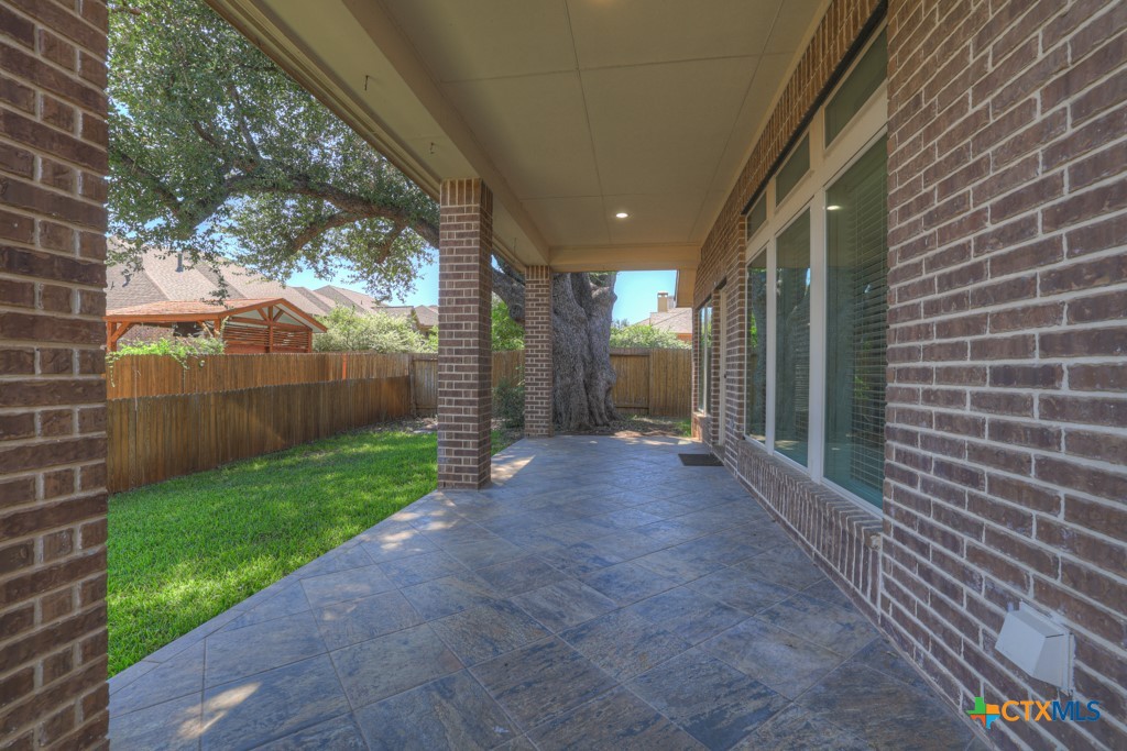 556 Oak Cascade