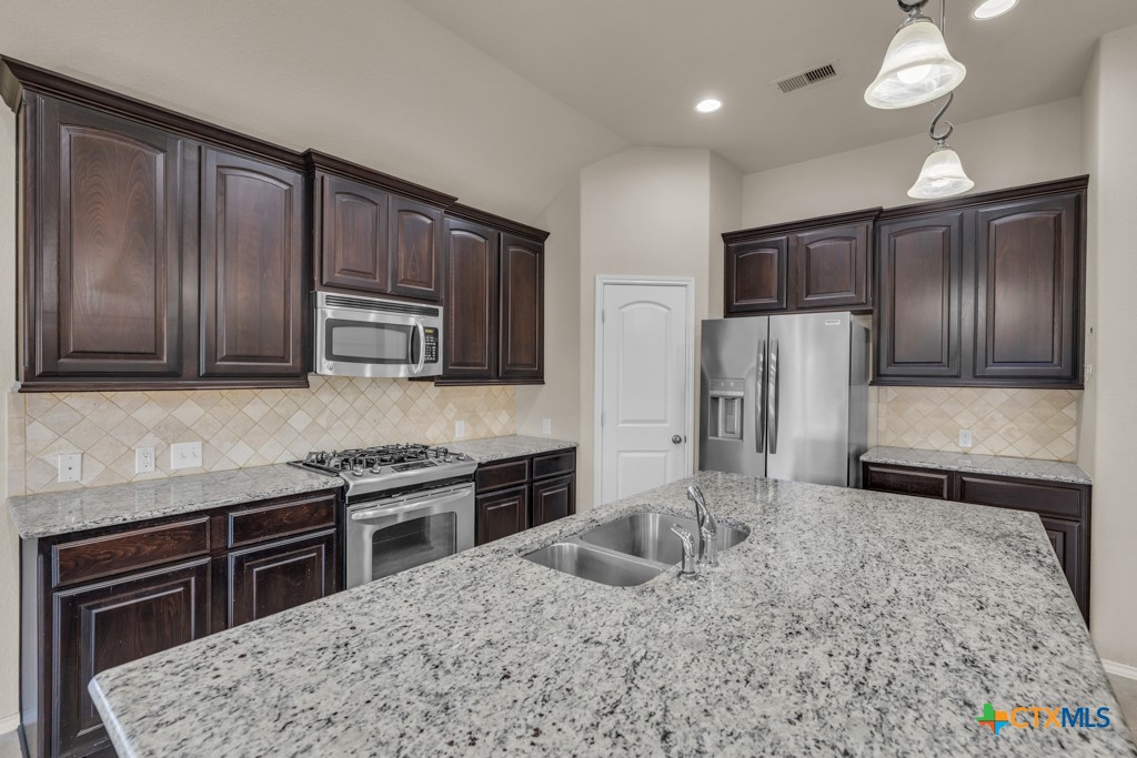 556 Oak Cascade