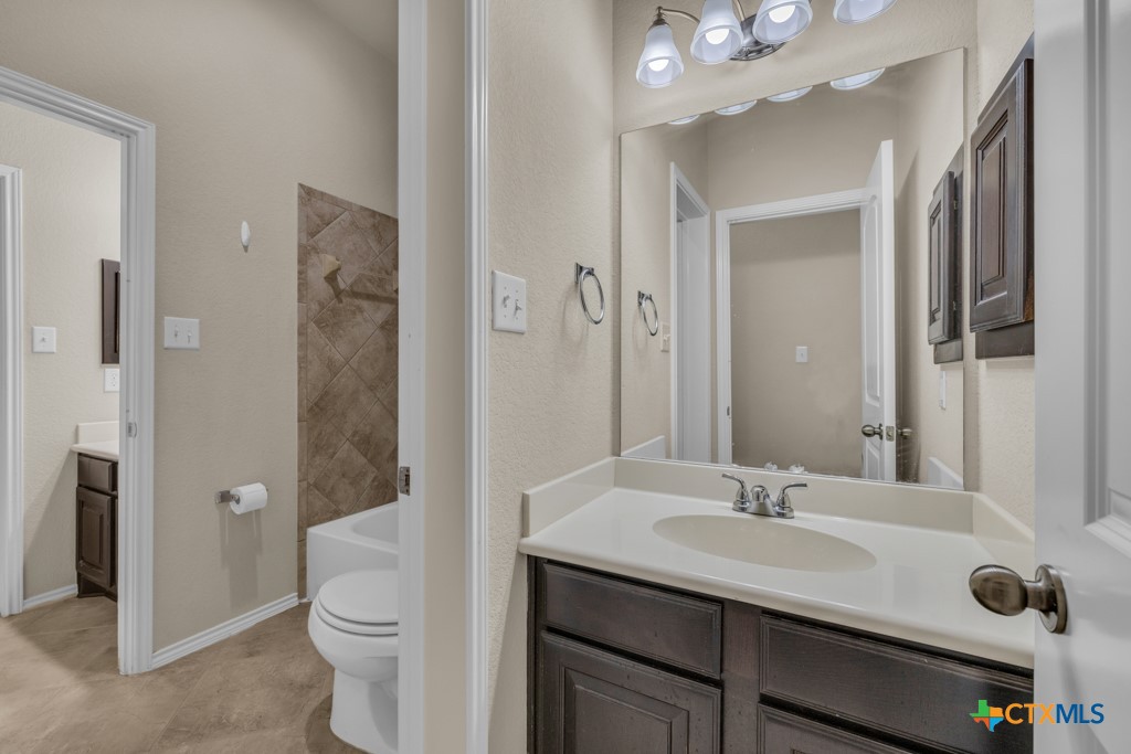 556 Oak Cascade
