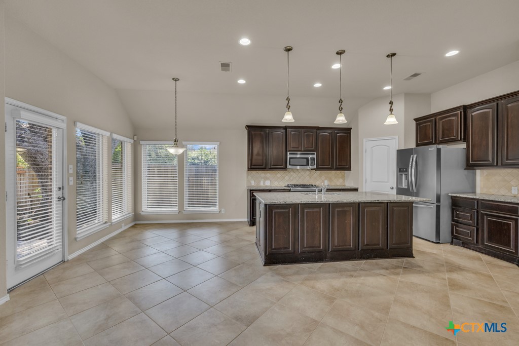 556 Oak Cascade