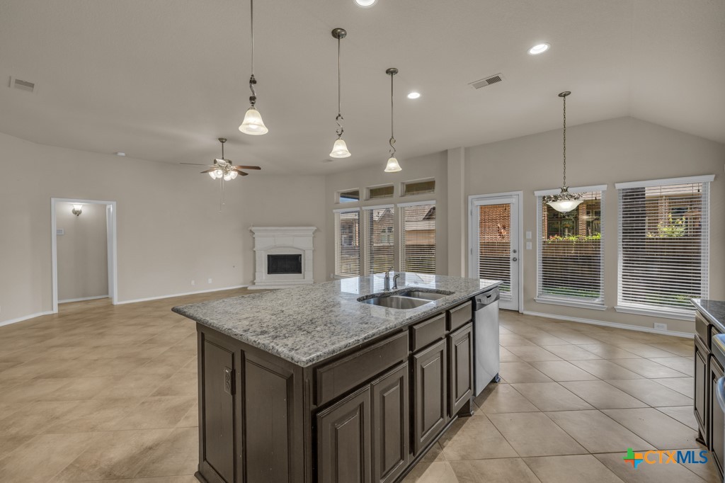 556 Oak Cascade