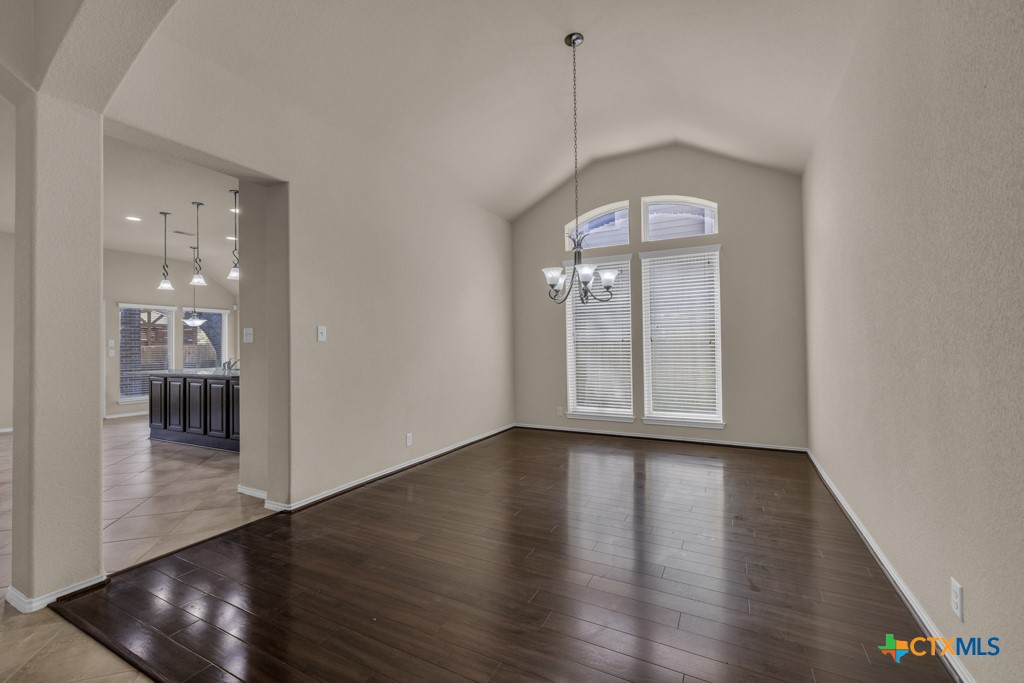 556 Oak Cascade