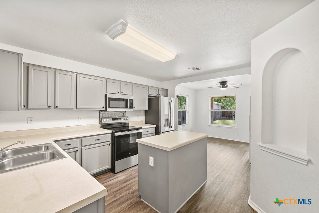 3312 Falcon Grove