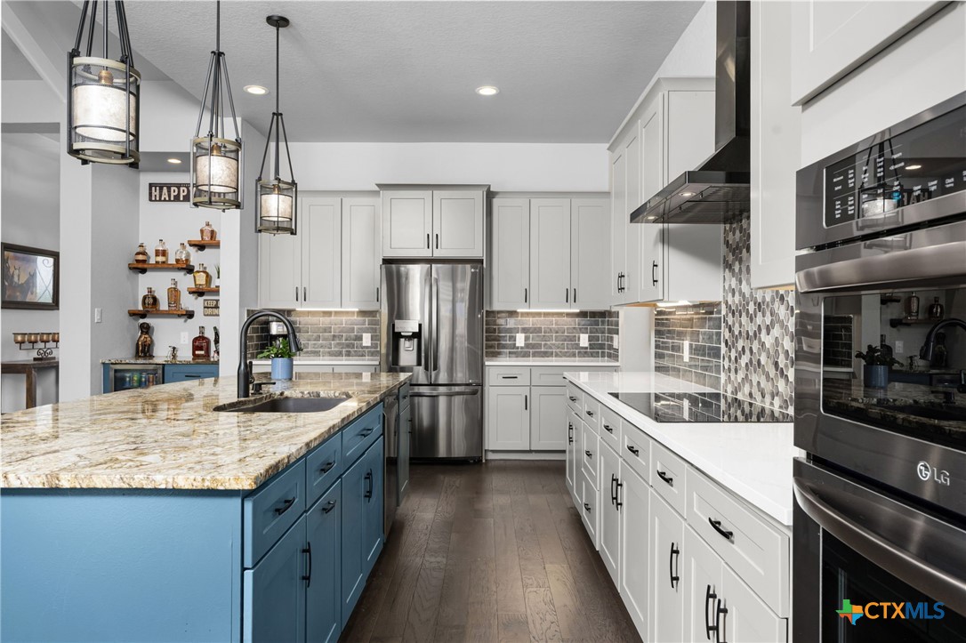 5943 Colin Ridge