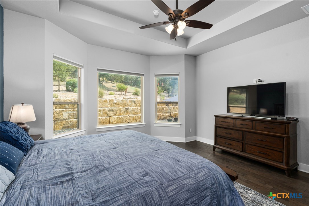 5943 Colin Ridge