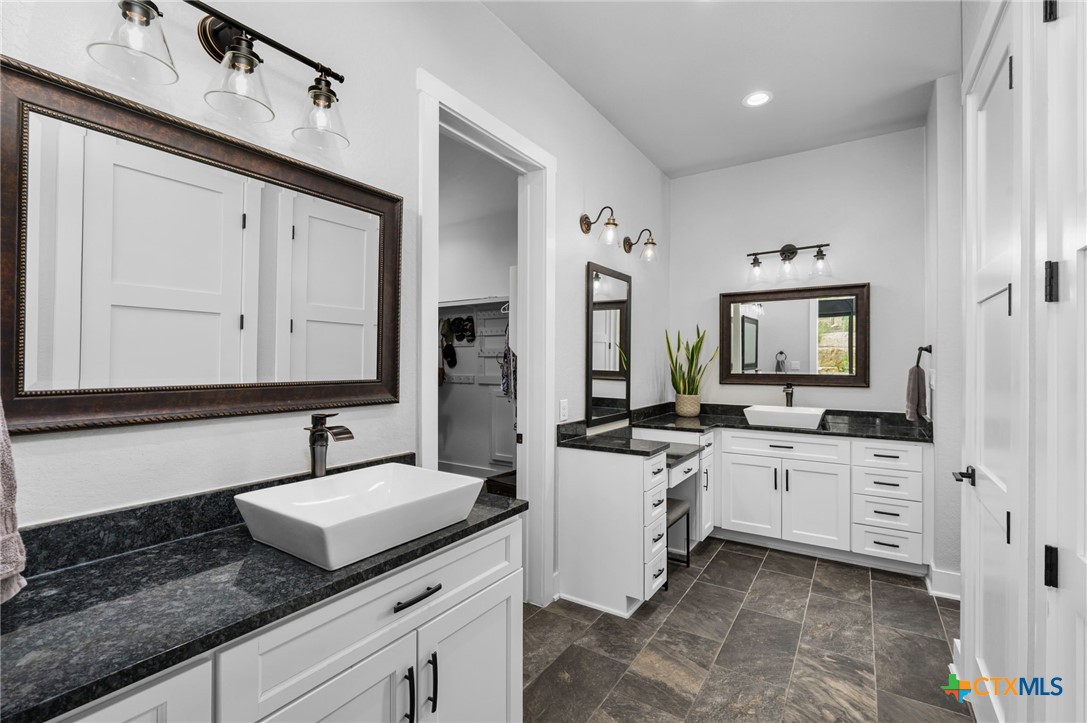 5943 Colin Ridge