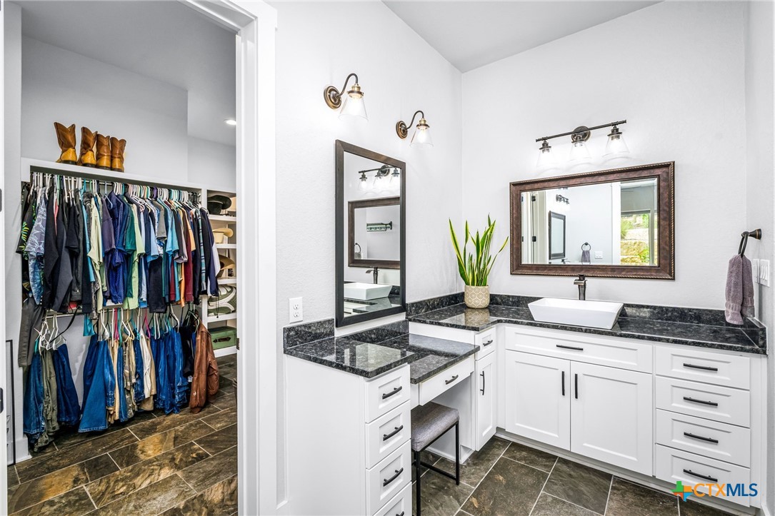 5943 Colin Ridge