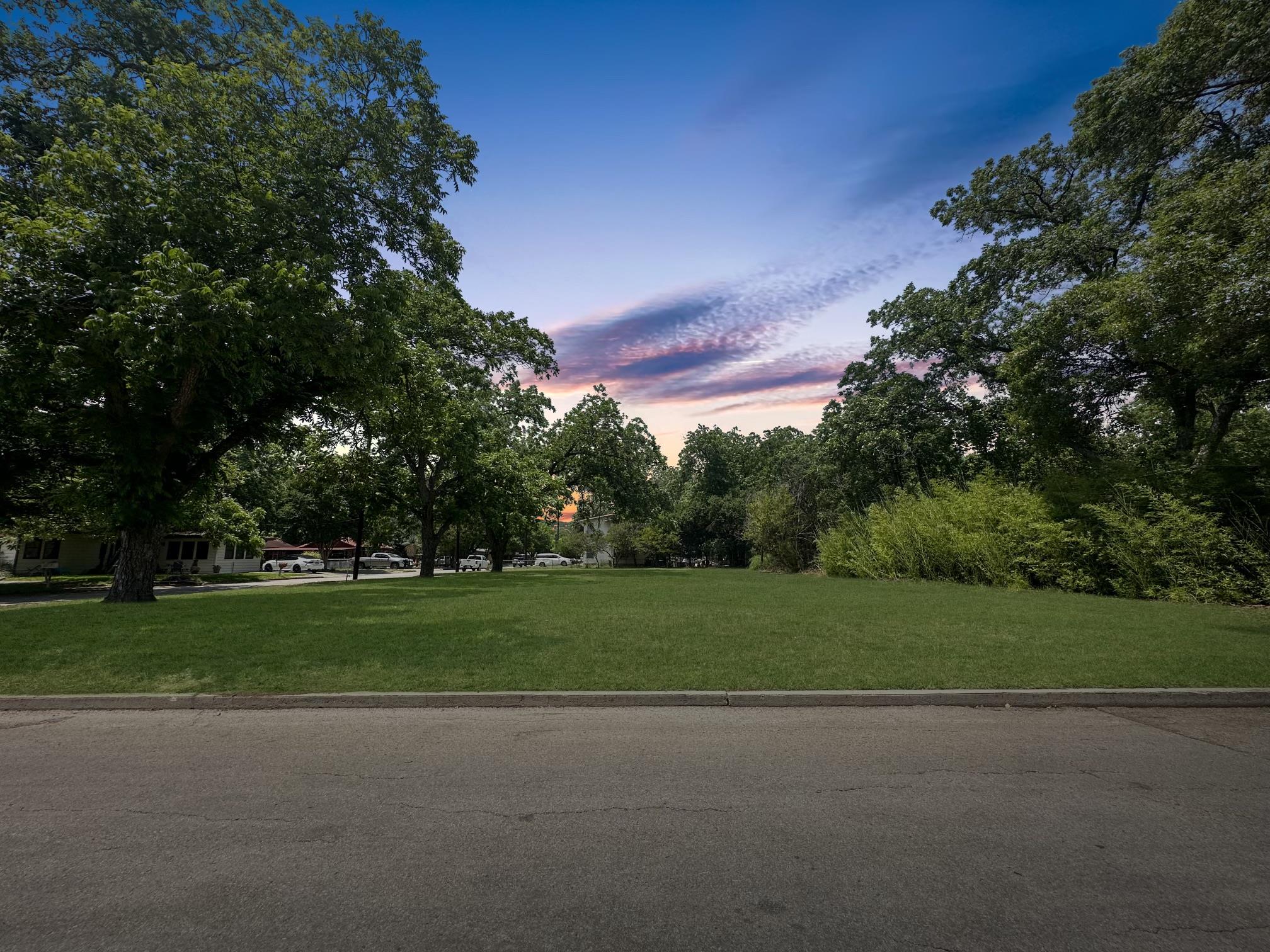 922 Booneville Ave