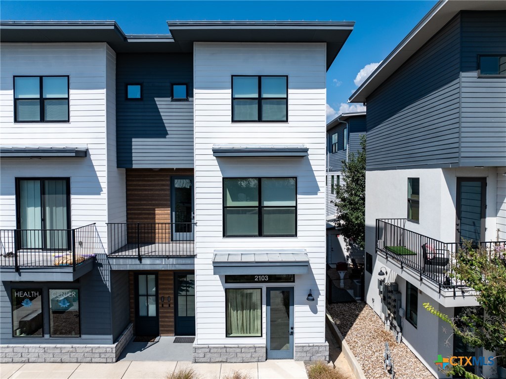 1208 N Academy Avenue 2203