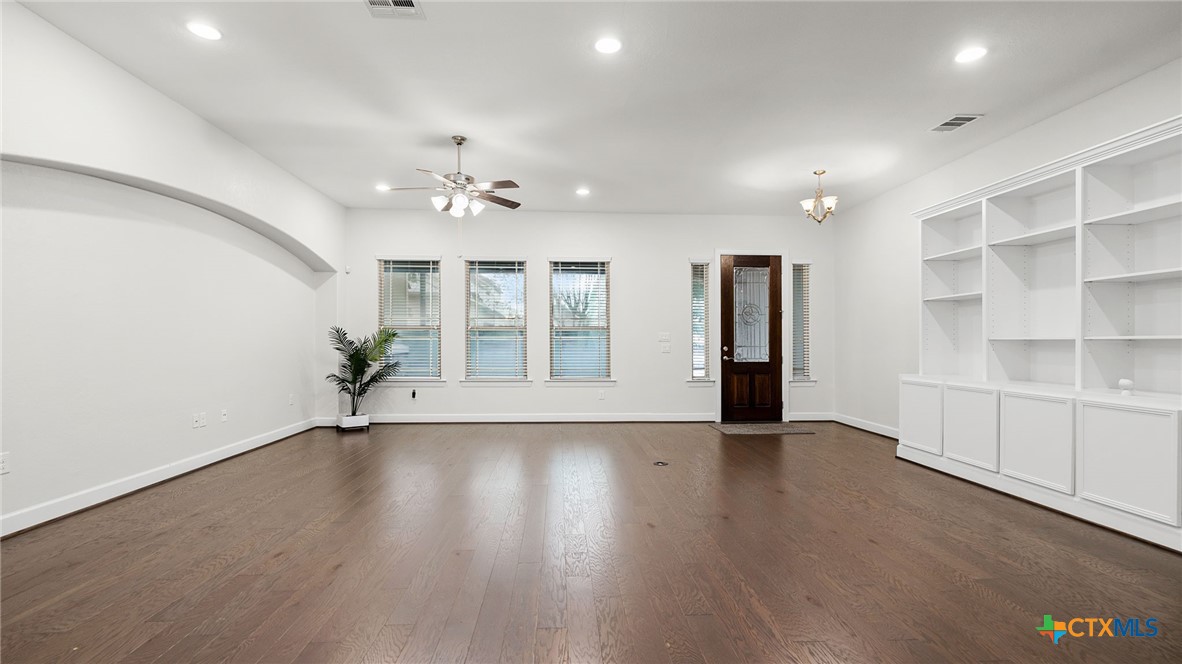 961 N Academy Avenue